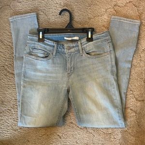 Levi’s 711 Skinny light wash